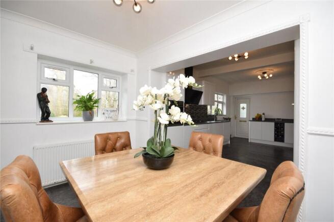 4 bed Bungalow to rent Image 8