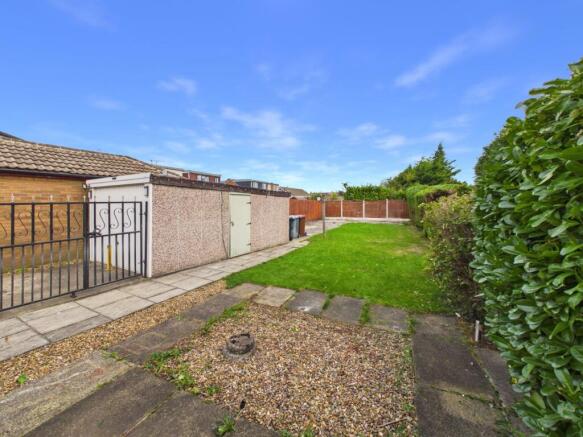 Scott Green Crescent, Gildersome, Leeds, West Yorkshire, LS27 photo 4