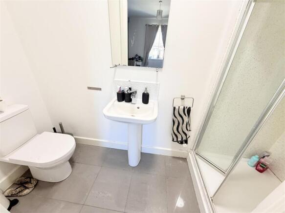 4 bed Detached for sale Image 7