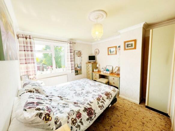 Bedroom 1 pic 1.jpg