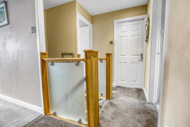 4 bed Detached for sale Image 10
