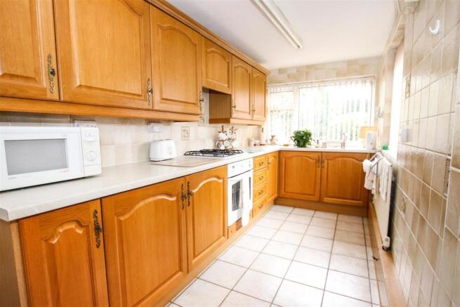 FITTED KITCHEN