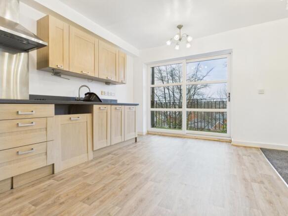 CAM03729G0-PR0176-STILL007