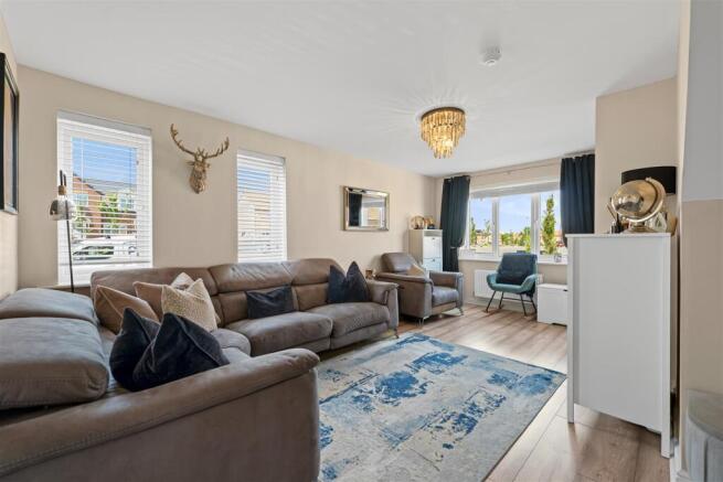 4 bed Detached for sale Image 11