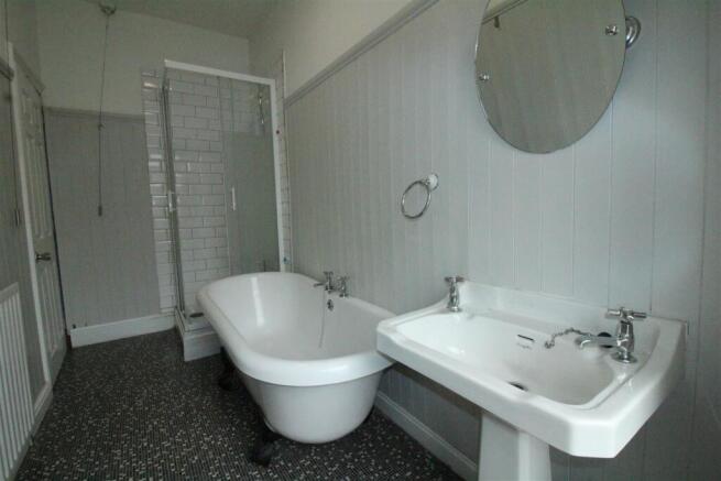2 bed Terraced to rent Image 7