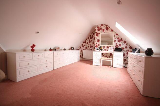 Bedroom 4 Dressing