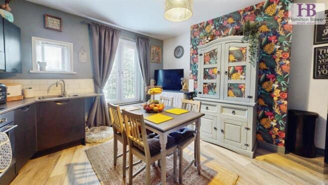 2 bed Flat for sale Image 4