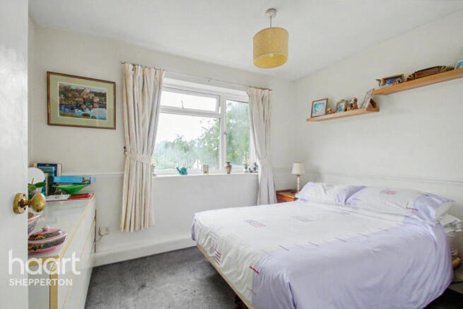 2-bed flat on Charlton Road, SHEPPERTON, £220,000