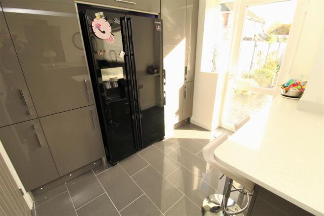 Kitchen3.JPG