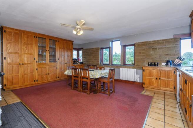 8 bed House for sale Image 12