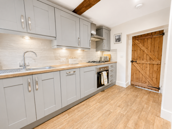 2 bed Cottage for sale Image 8