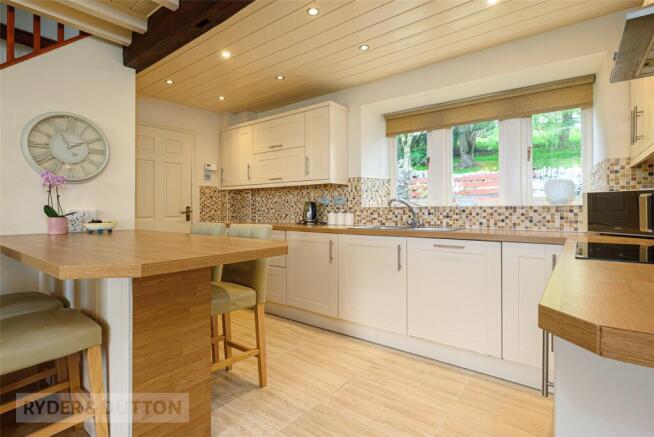 5 bed Semi-Detached for sale Image 6