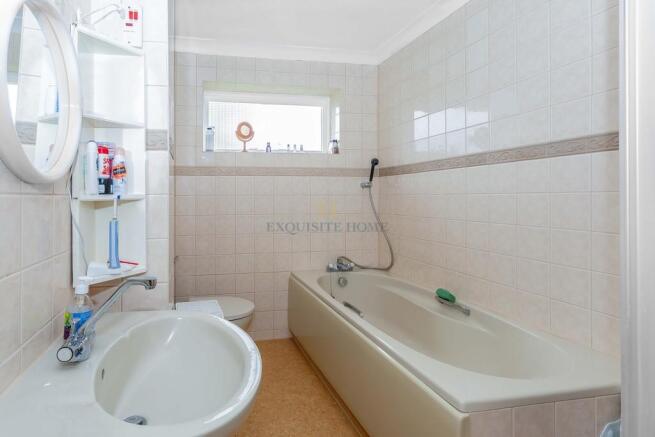 1st floor Bathroo...