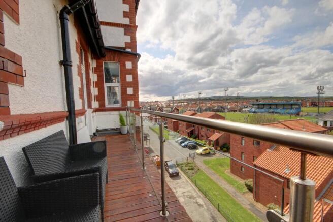 2 bed Flat for sale Image 12
