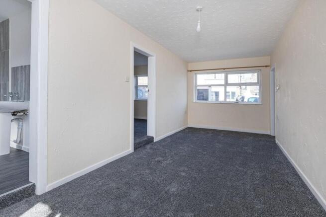 2 bed Ground Flat to rent Image 6