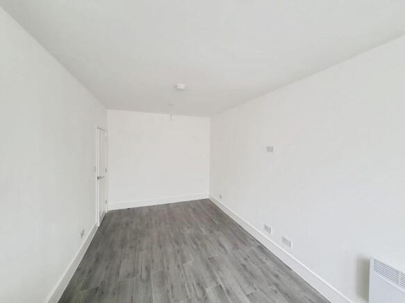 2 bed Apartment to rent Image 5