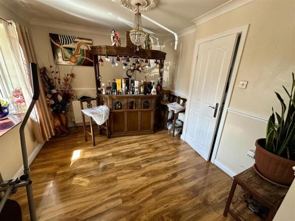 4 bed Detached for sale Image 6