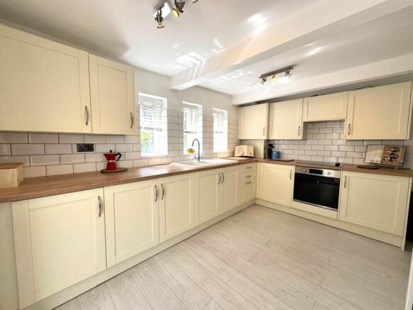 2 bed Cottage for sale Image 9