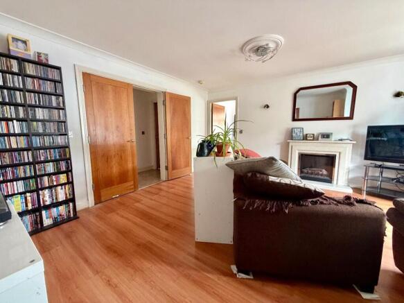 2 bed Apartment for sale Image 6