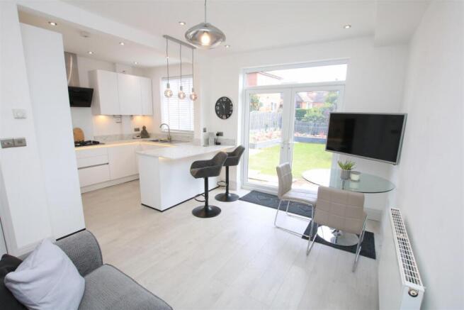 OPEN PLAN LIVING/ DINING/ KITCHEN