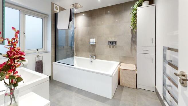 26-Kineholme-Dr-Bathroom.jpg