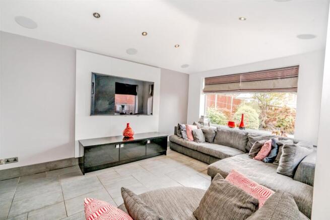 Albany Drive, Cannock, WS122GQ-7.jpg