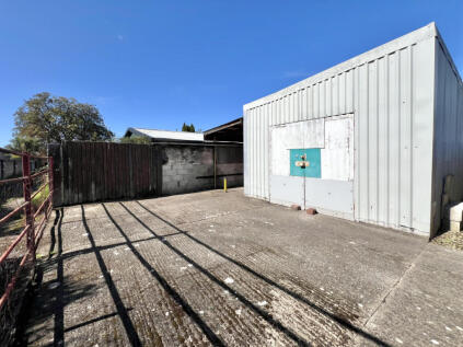SPACIOUS 3 Bed with SUBSTANTIAL GARAGE 42 Grahamstown Road, Sedbury, Chepstow NP16 7AD