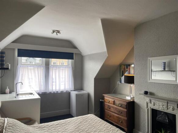1 bed House Share to rent Image 2