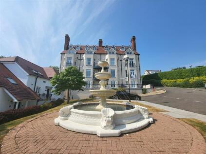 Bryn Y Mor, Tenby - Apartment with Parking & Pool/Spa/Gym Access