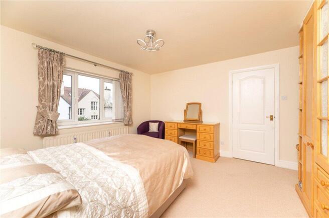 4 bed Detached for sale Image 9