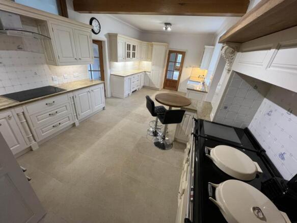 KITCHEN PHOTO ONE