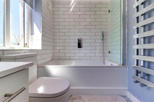Bathroom 1.1.jpg