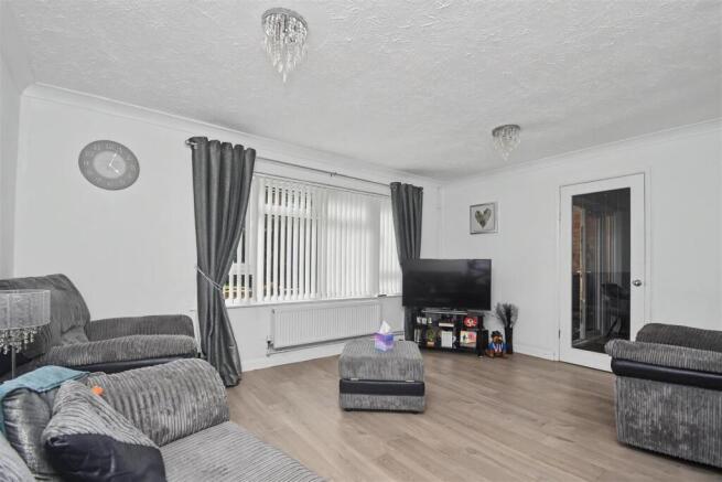 NN18, Sturton Walk, Corby photo 4