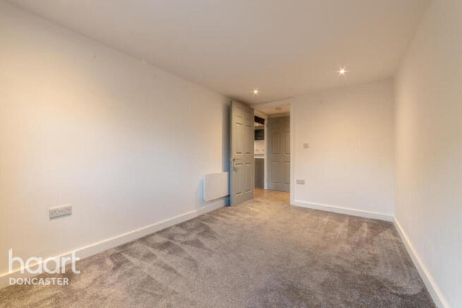 2 bed Apartment for sale Image 11