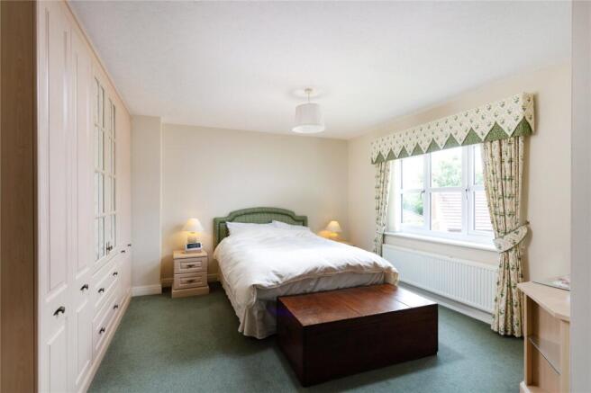 5 bed Detached for sale Image 12