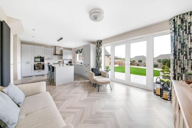OPEN-PLAN DINING KITCHEN cont.