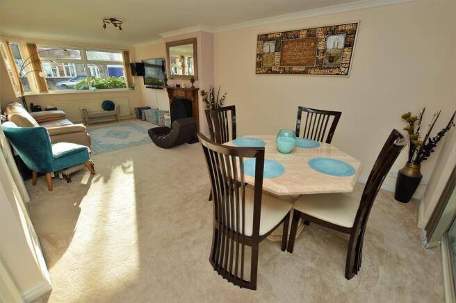 Lounge-dining room