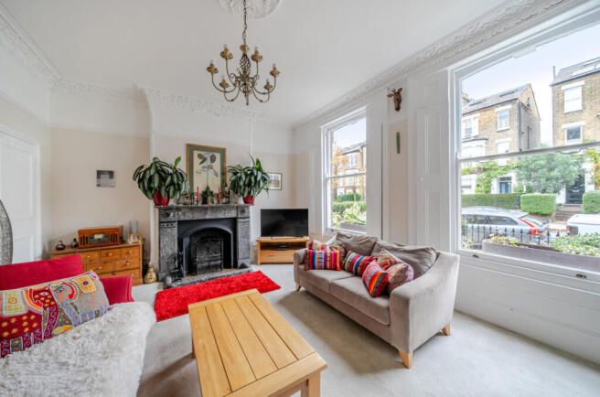 1376706-18-690cb6...