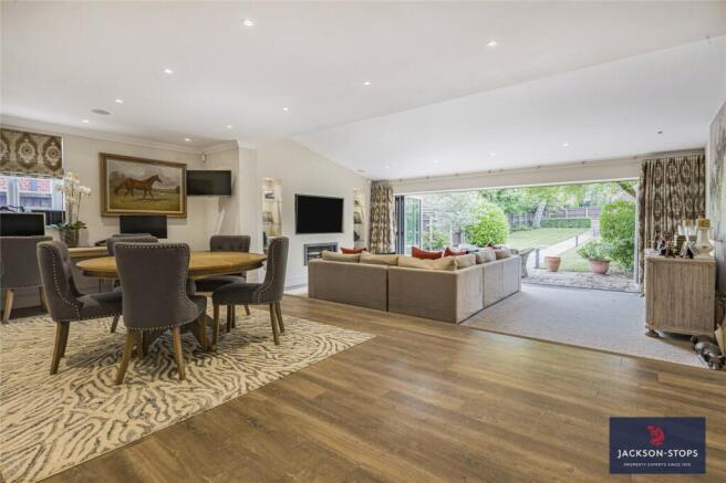Sitting/Dining Room