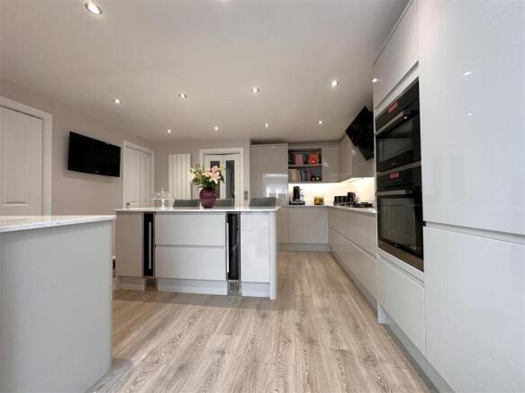 Superb Dining Kitchen 482