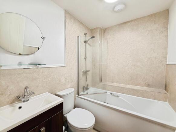3 bed Terraced to rent Image 9