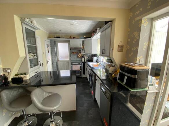 3 bed Semi-Detached for sale Image 6