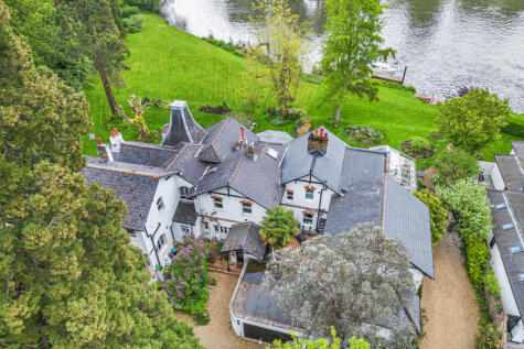 Ferry Lane, Shepperton, TW17