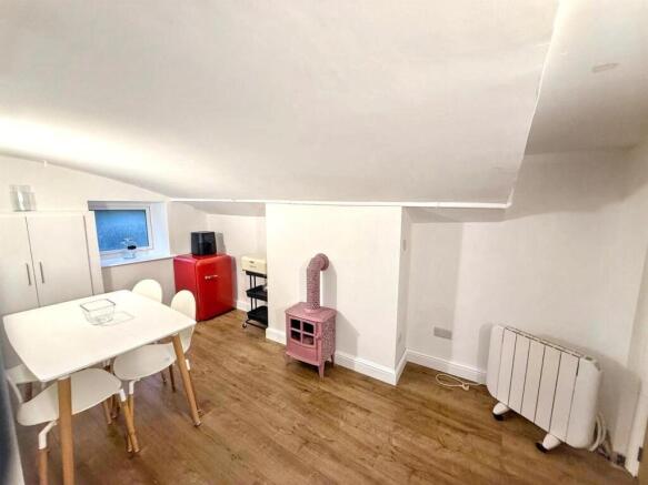 4 bed Semi-Detached for sale Image 8