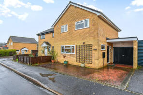 11, Larkfield, Basingstoke RG24 8UE