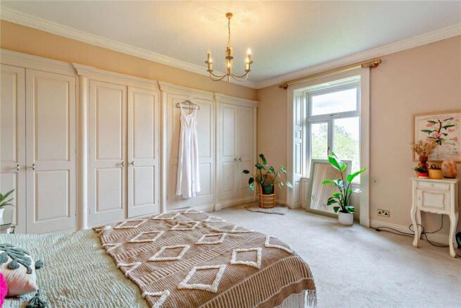 5 bed Detached for sale Image 10