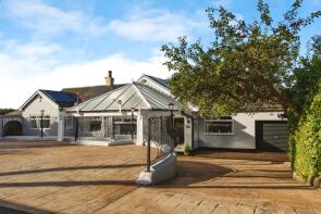 73, Ormesby Bank, Middlesbrough TS7 9HL