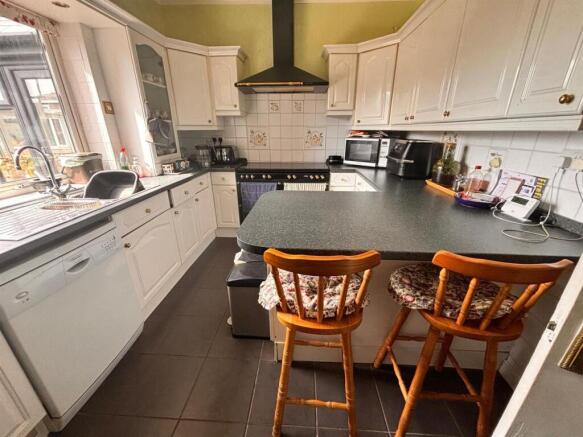 4 bed Detached for sale Image 9