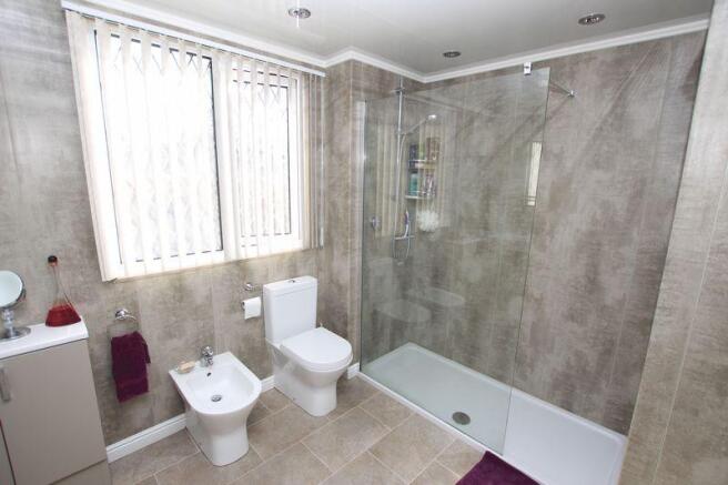 Bathroom photo 2