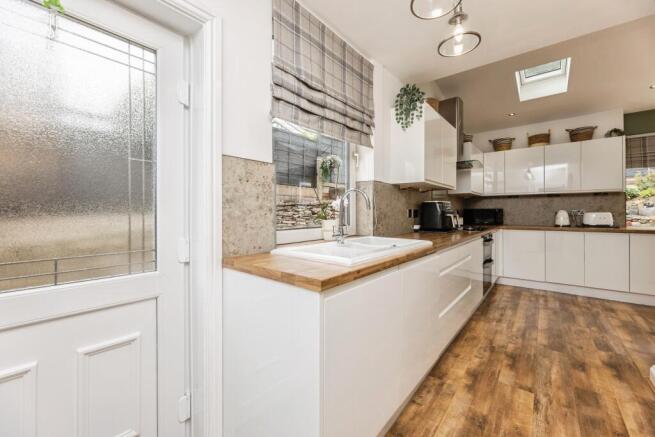 4 bed Detached for sale Image 4